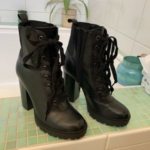 Steve Madden black boots